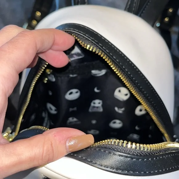 LOUNGEFLY BACKPACK - Picture 3 of 4